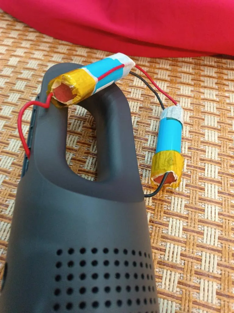 Pin trong các thiết bị dụng cụ nhỏ này được sắp xếp cực kì khít, không gian thao tác rất hạn chế